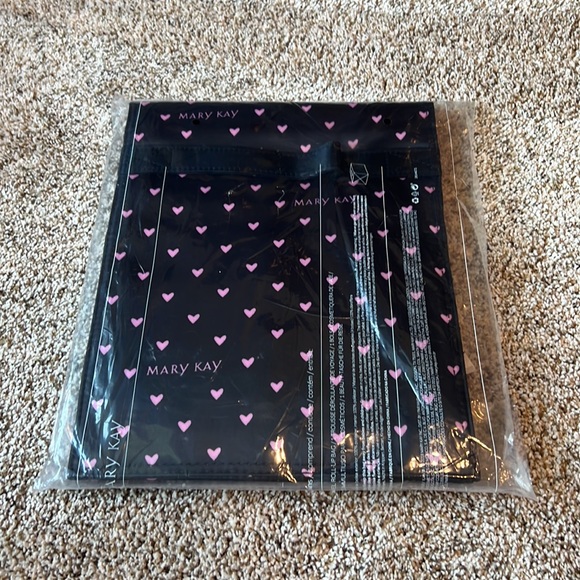 Mary Kay® Travel Roll-Up Bag (unfilled) - Picture 5 of 6